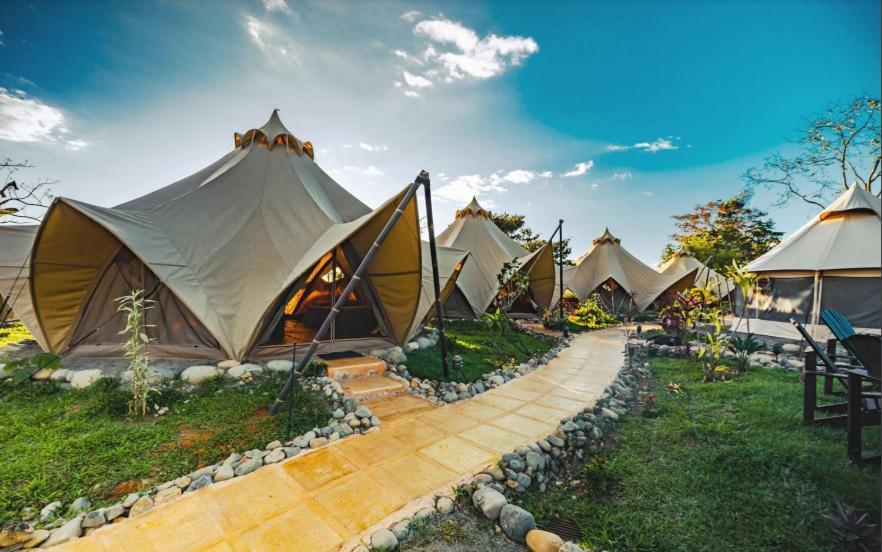 Holos Retreat Center: The Entire Ridge Basecamp Baru Ngoại thất bức ảnh