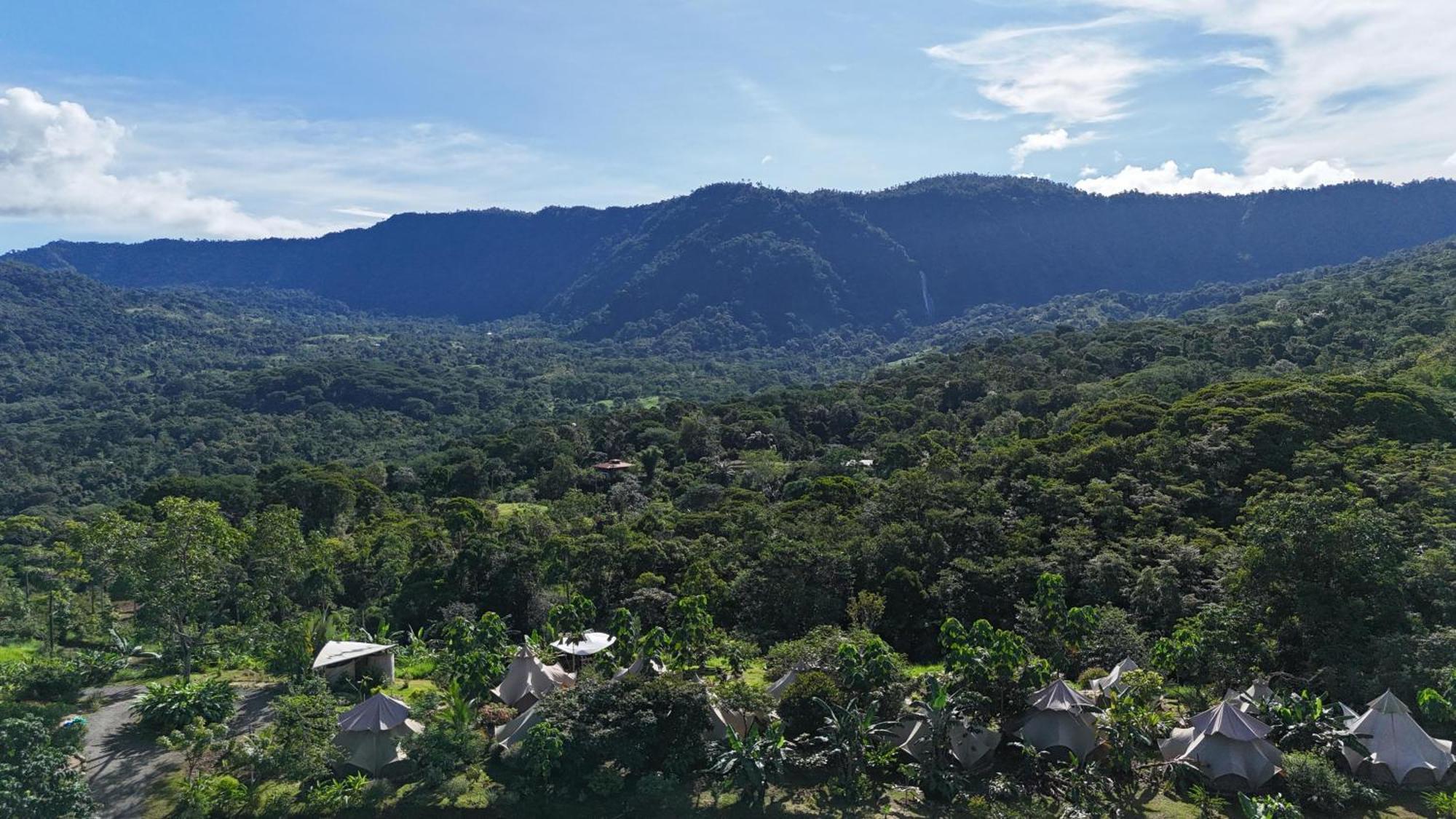 Holos Retreat Center: The Entire Ridge Basecamp Baru Ngoại thất bức ảnh